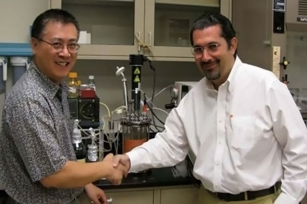 pict 11_Marco Astorri e Jian Yu nei laboratori UNIVERSITY OF HAWAII HONOLULU USA 2011